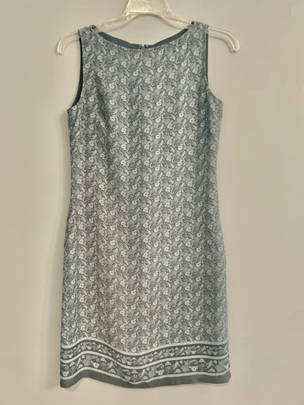 Vintage Old Navy Sleeveless Paisley Shift Dress in Gray and White